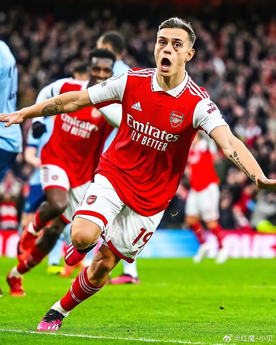 阿森纳最大失误是收缩防守，首发竟用特罗萨德。特罗萨德擅长持球进攻，反击能过渡，但