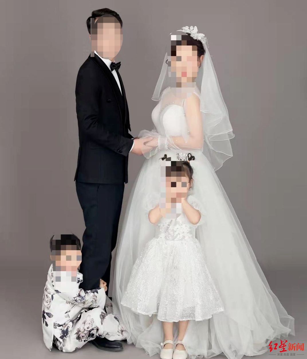 “妻儿三人遭发小入室杀害”案一审判处被告死刑,庭审时被害人家属曾情绪失控冲向凶手