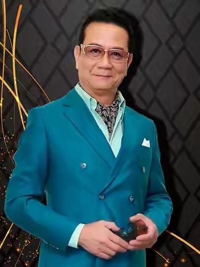 只要看到这张脸，就会想起《八仙过海》中的吕洞宾；《天龙八部》中的段正淳。

这位