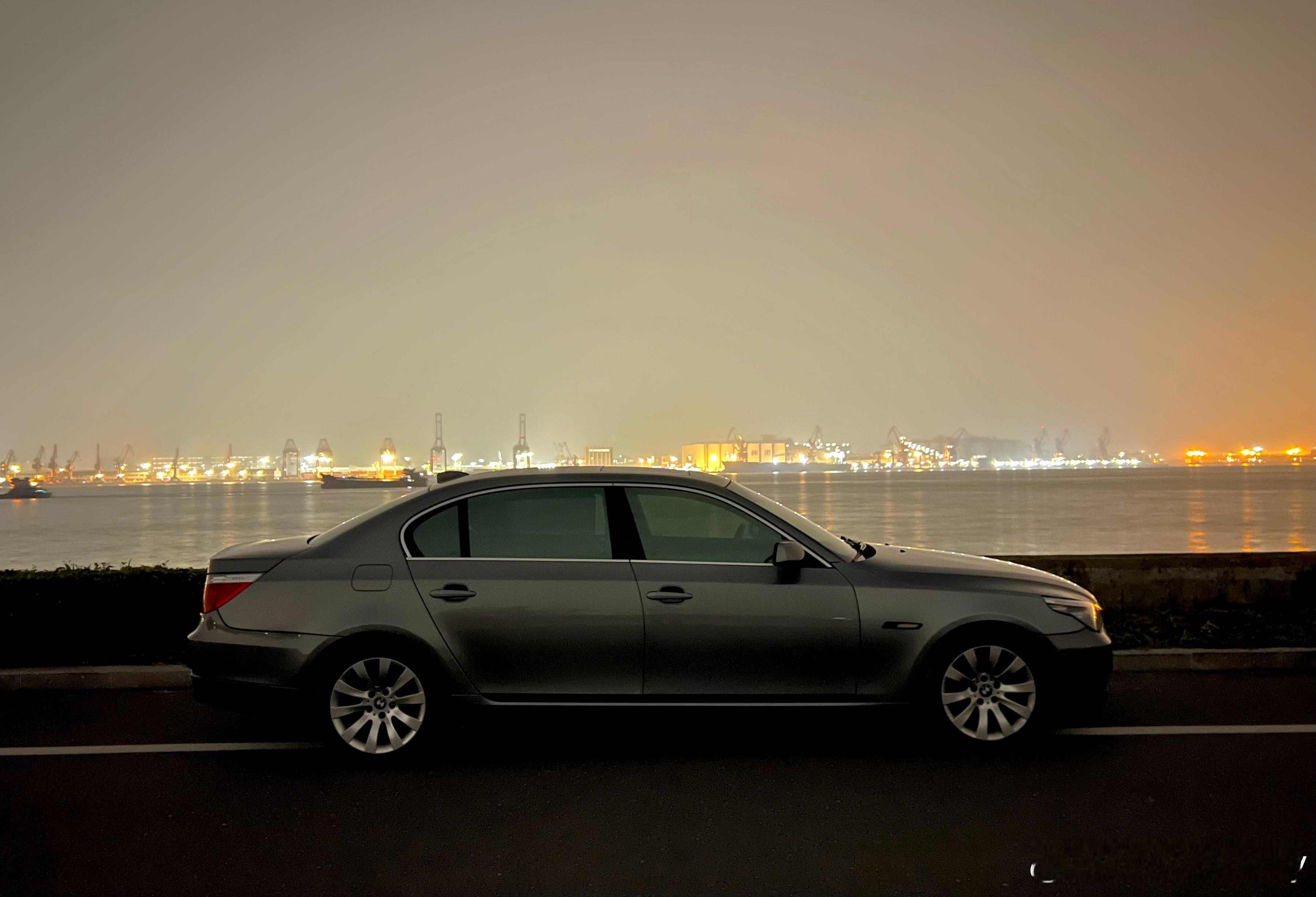 16度的海边真舒服 其实我发微博好像真的靠热爱，不但没钱还要花钱就是这样发自内心