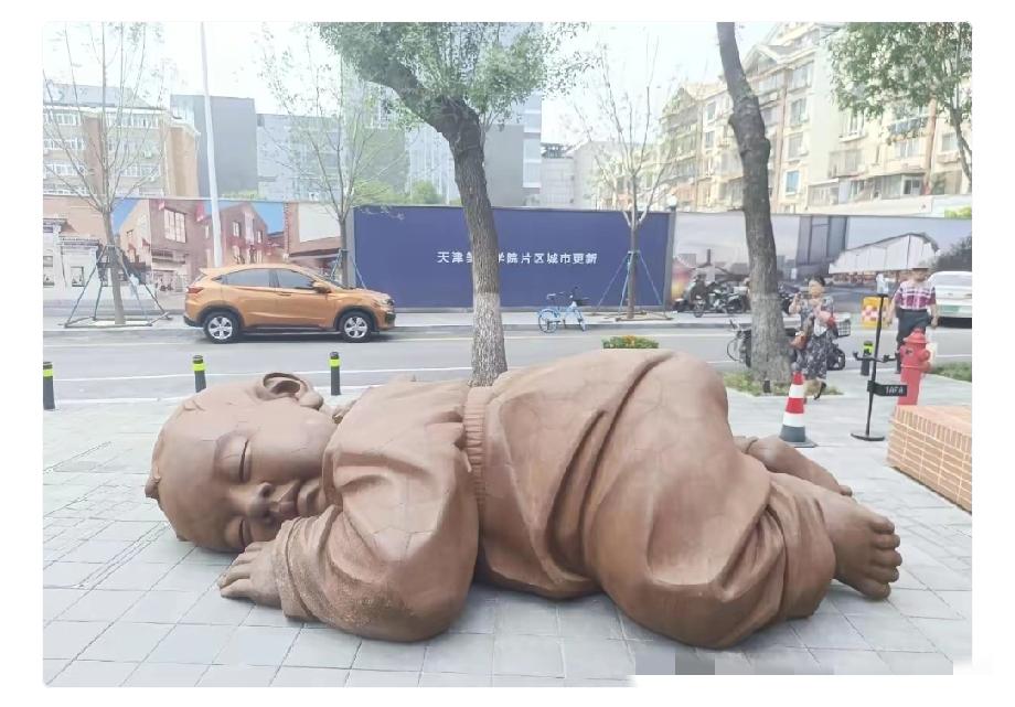 “空洞娃娃”被吊车拽走那天，西安i市民老赵拍视频的手都在抖：终于不用每天路过都心