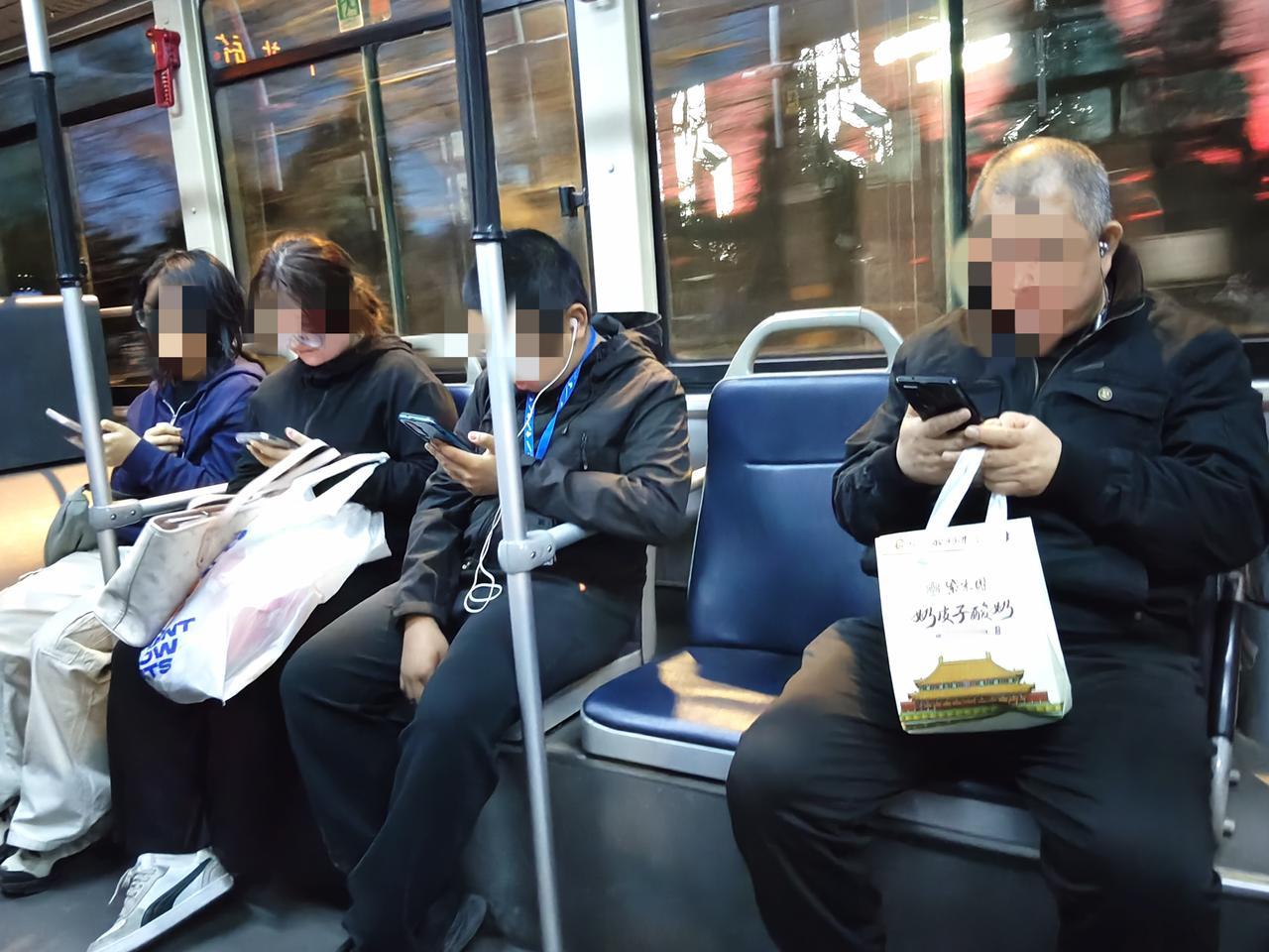 今天一早儿出发去哥家，因嫂子去给父母扫墓，我替她在家照顾哥一天，怕有闪失一天没敢