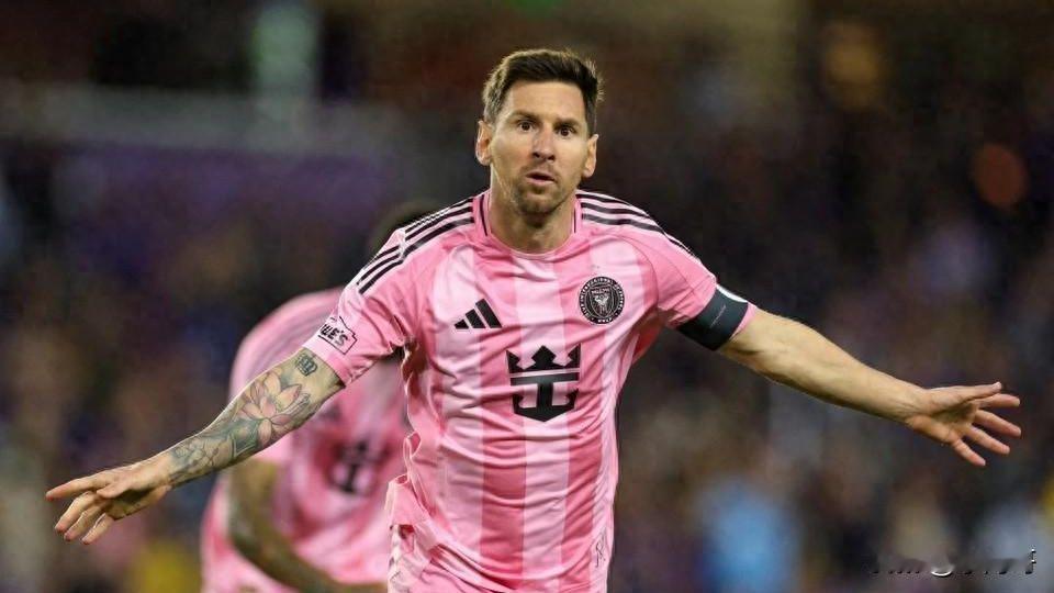 加盟迈阿密国际，梅西开启全新征程，以超强统治力征服美职联。加盟前球队排名垫底，梅