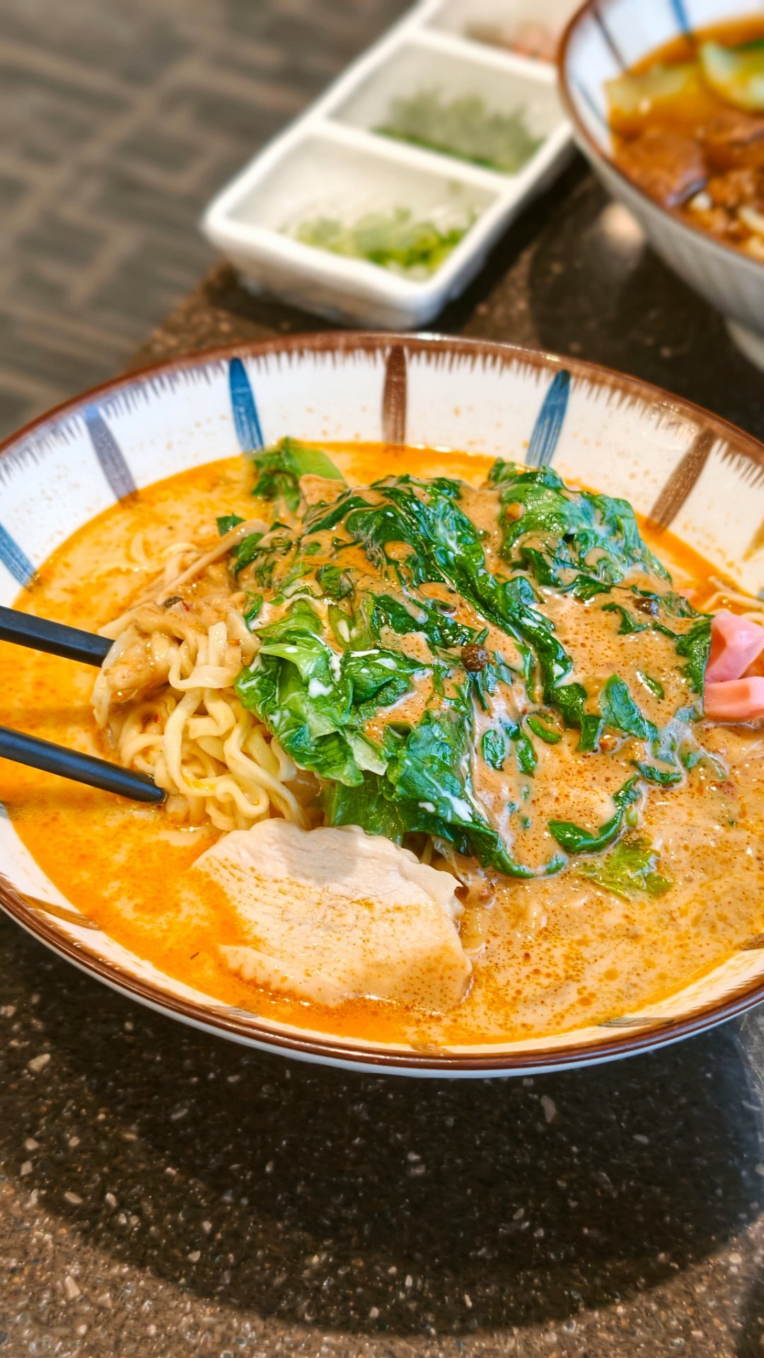 有1说1，呼和浩特白塔的国航休息室餐饮，吊打深航尊鹏阁………这牛肉面真的是我们小