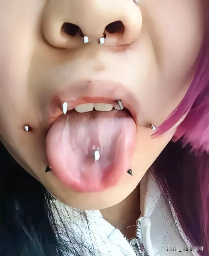 要是你成了这姑娘的爸妈，你会怎么处理呢？女儿长大了，不能打也不能骂，可是看到她这