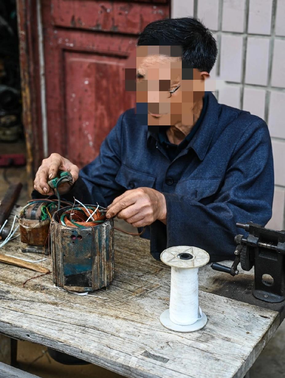 这个7000元一月的电机绕线工辞工走了，老板也不再单独招一个专业电机绕线的师傅进