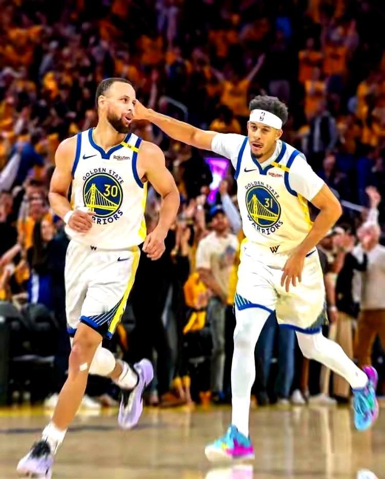 库里不打弟弟顶上，勇士主场迎战雷霆。
 

哥哥这边刚因伤倒下，勇士就赶紧用一份