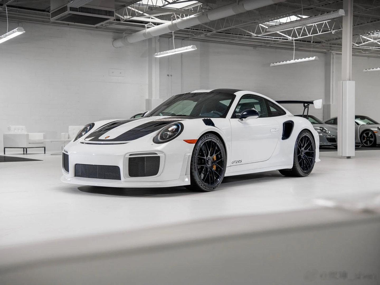 #shen车视界# 【白色保时捷收藏】选配比车贵，是怎样一种体验？911 GT2