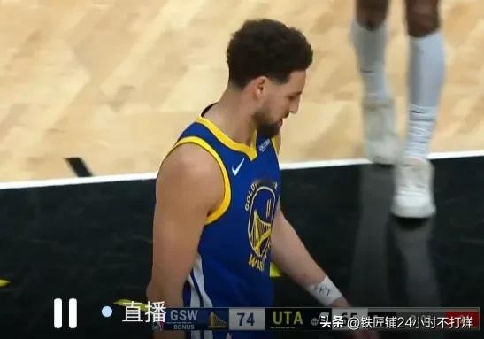 终于变阵了！本赛季，克莱汤普森首次以替补（49场首发）的身份打球！
勇士打出了半