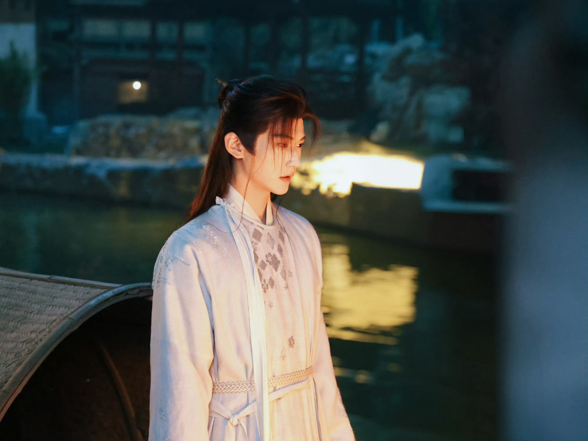 我家爱豆说啥了 “这个世界和我想的不太一样，但是，我现在仍然站在这里。”    