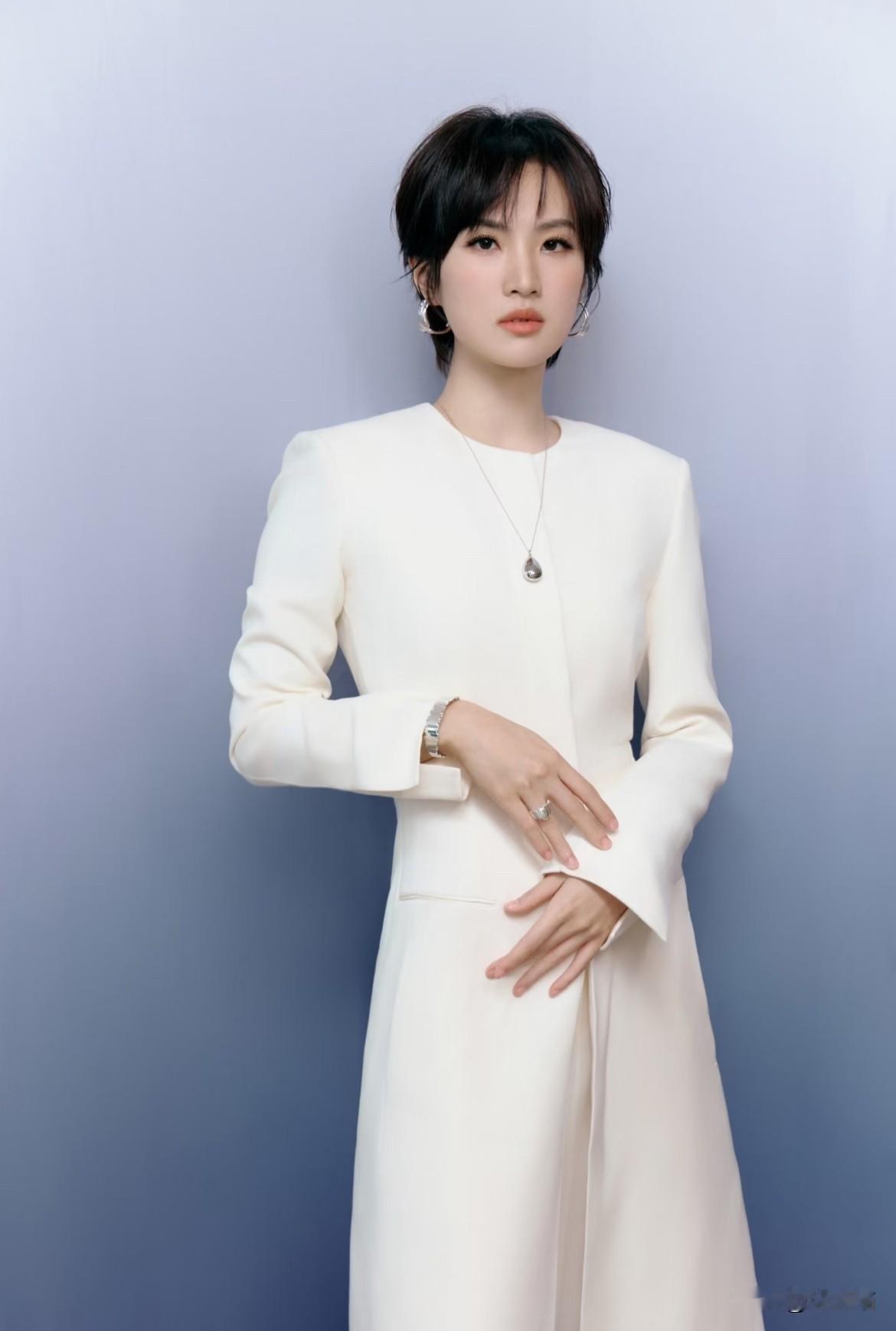 敲重点！
姚安娜这波操作，
给所有含着金汤匙出生的人上了最生动的一课！

谁还记