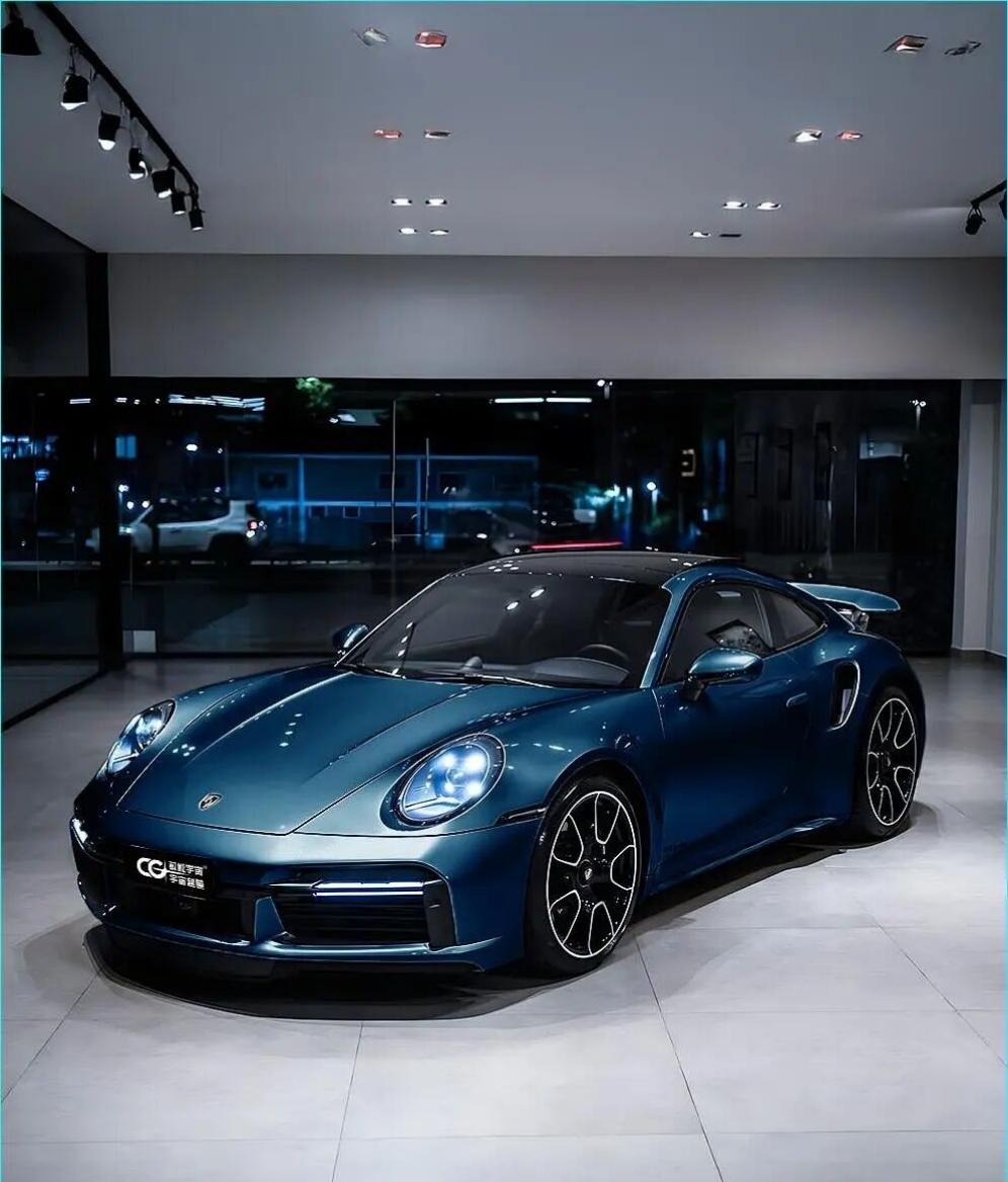 开金属蓝保时捷 911 出街，被问是不是概念家人们！终于拥有了 “宇宙战甲”！适