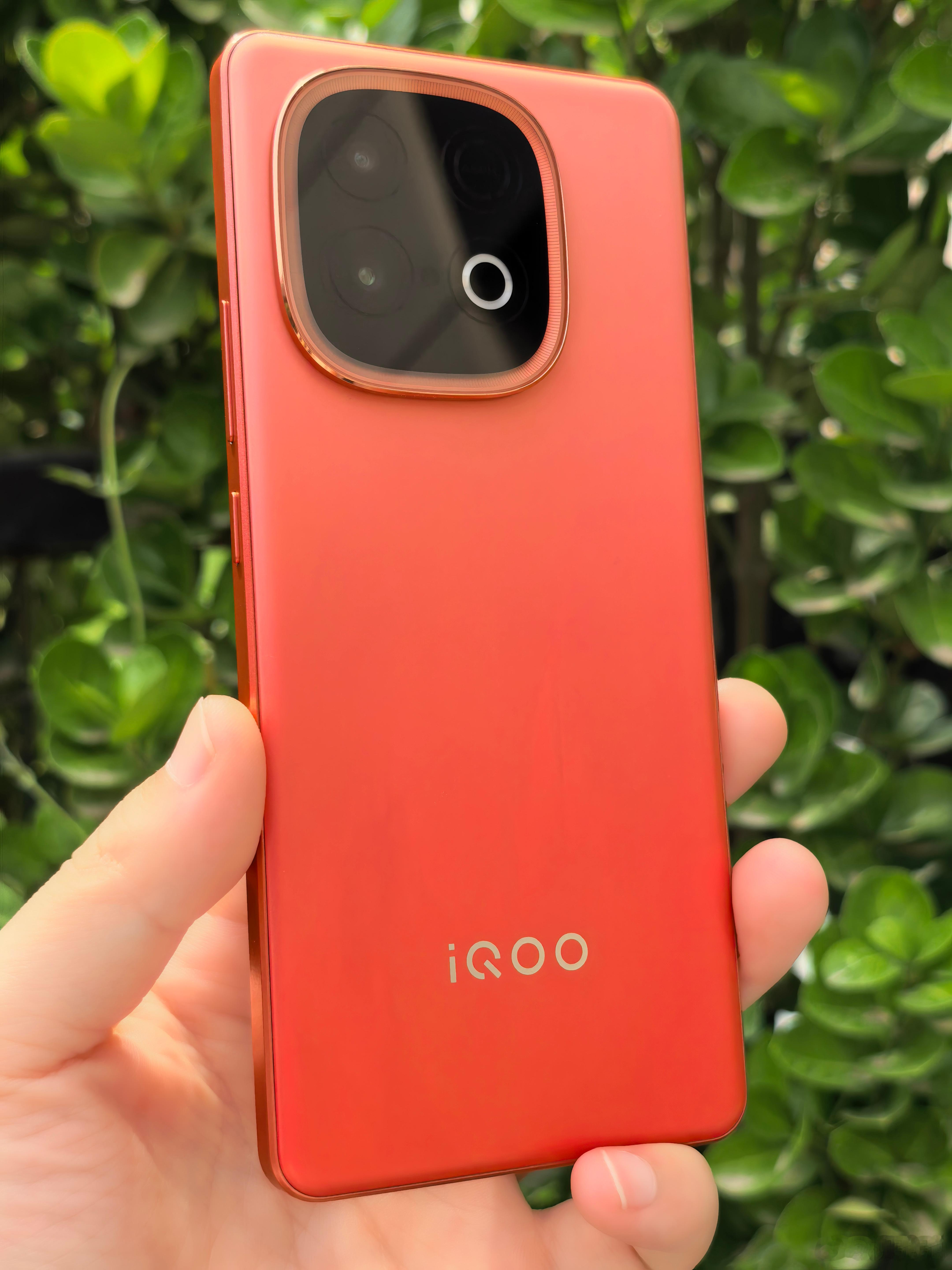 作为一台侧重性能的机型，iQOO Z10 Turbo Pro 的游戏表现符合预期