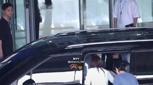 #Irene[超话]# 💗 #裴珠泫#

260829  三星狮队开球  上班路
©️pleasur