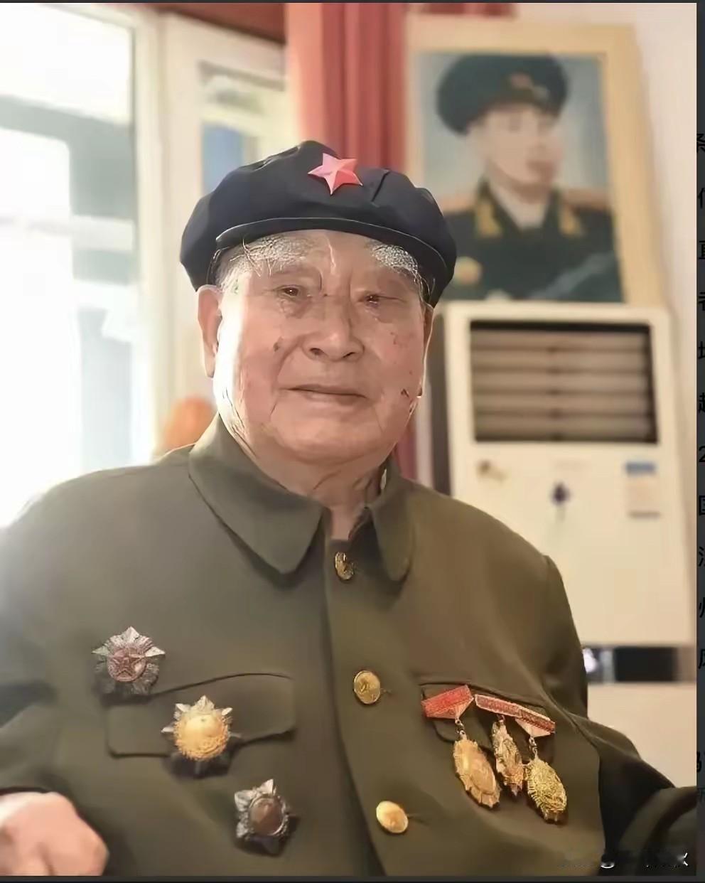 1943年，两名伪军奉命打扫战场时，发现一个八路军还活着，正要上前补刀，这个八路
