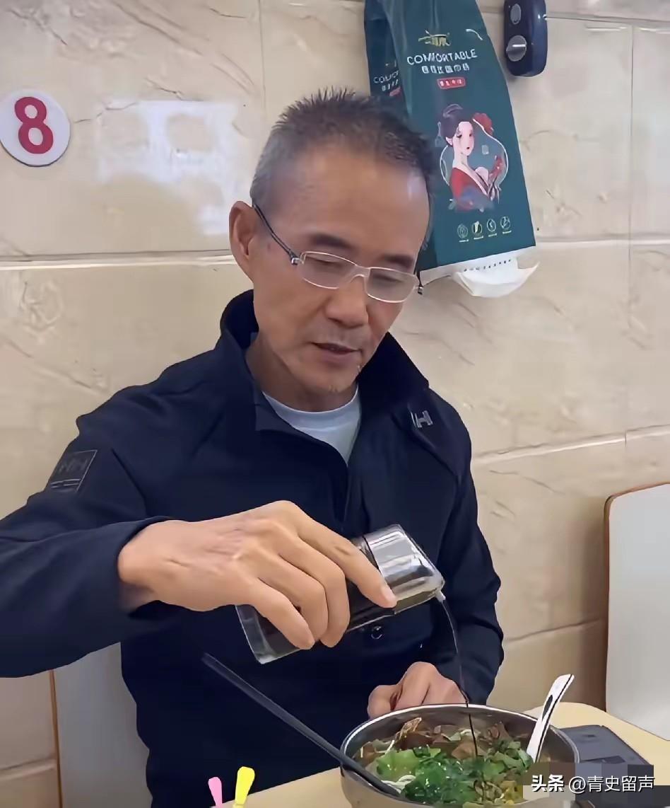 王石，引发热议！
7月11日深夜，75岁王石，连夜冲上热搜，原因是一碗26元牛肉