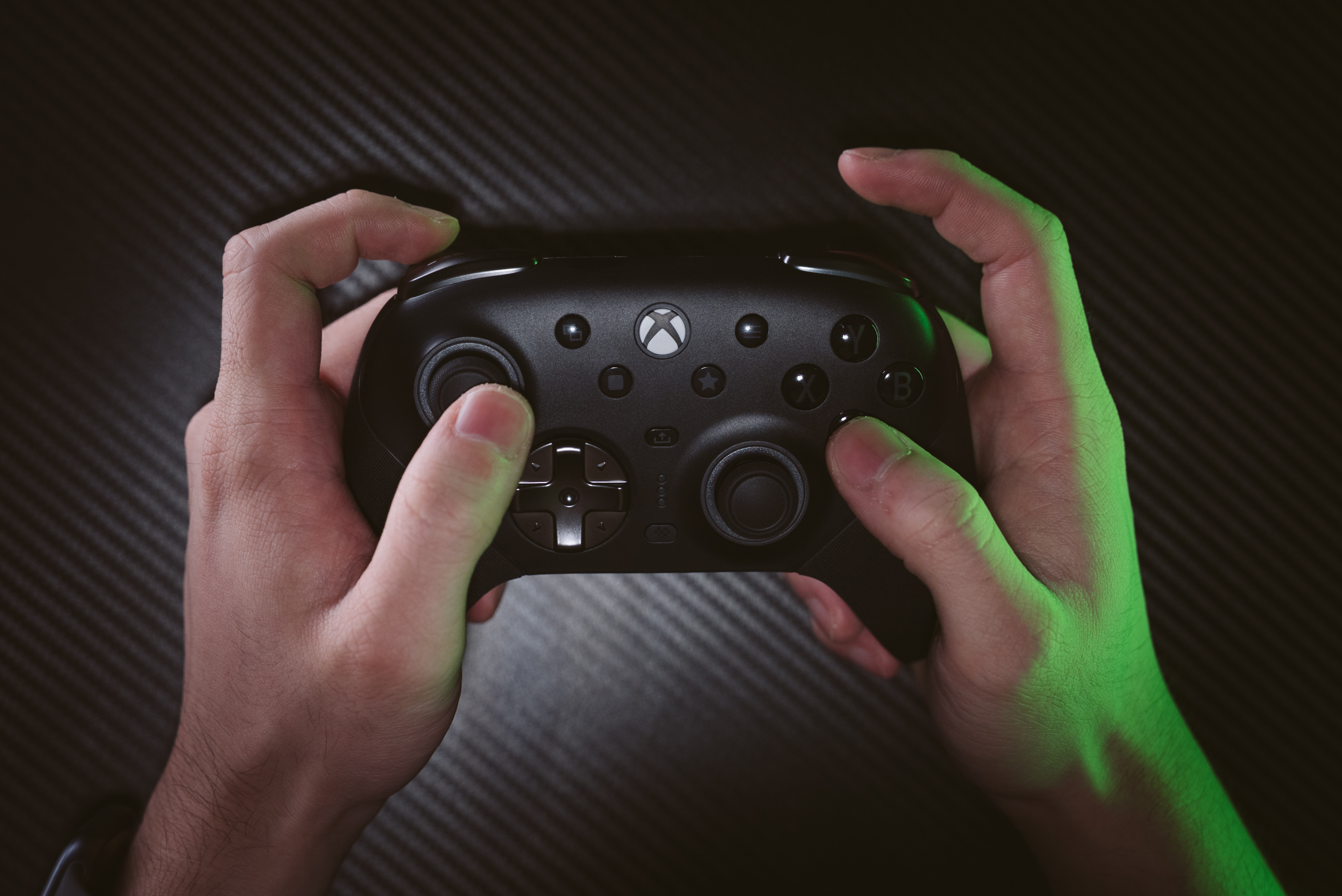 【转发+关注 抽1套八位堂3E精英手柄套装】八位堂「XBOX版猎户座3E精英手柄