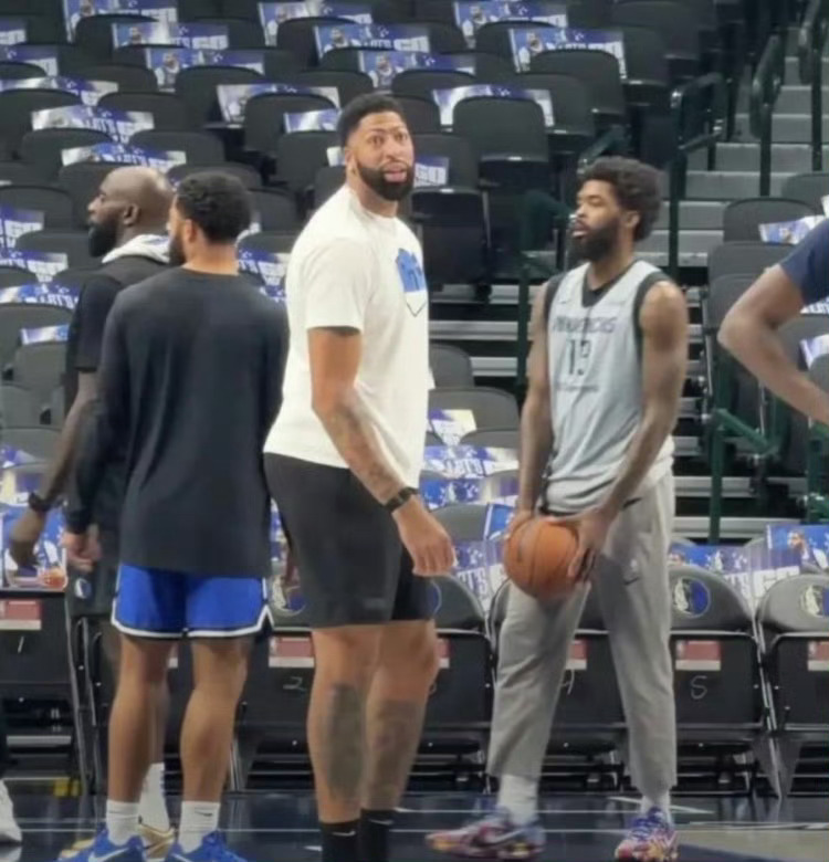 据美记Ashish Mathur报道，多支队伍都有意浓眉。但他们都认为浓眉需要减