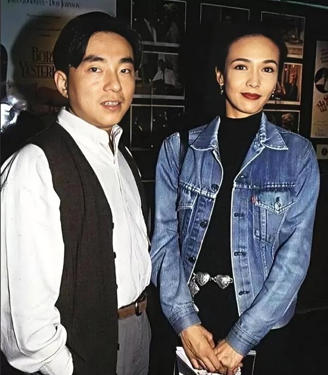 2008年，郑裕玲向同居16年的男友吕方提出分手，要求他净身出户，吕方舍不得30