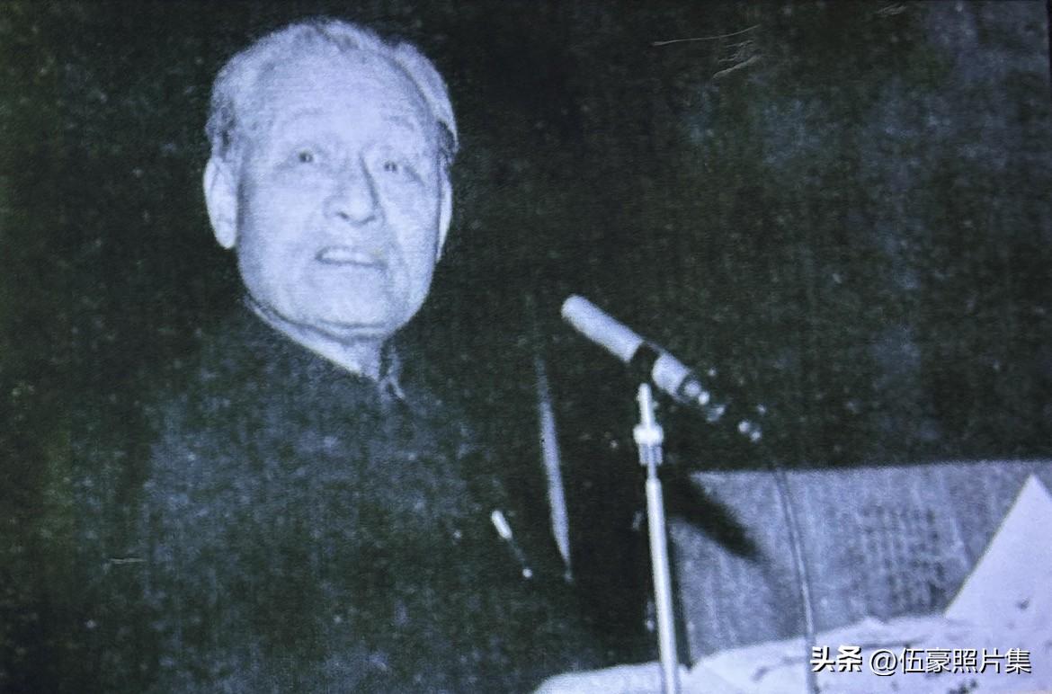 1980年9月23日，民进中央与北京市委会联合举办中秋节联欢会，赵朴初在联欢会上