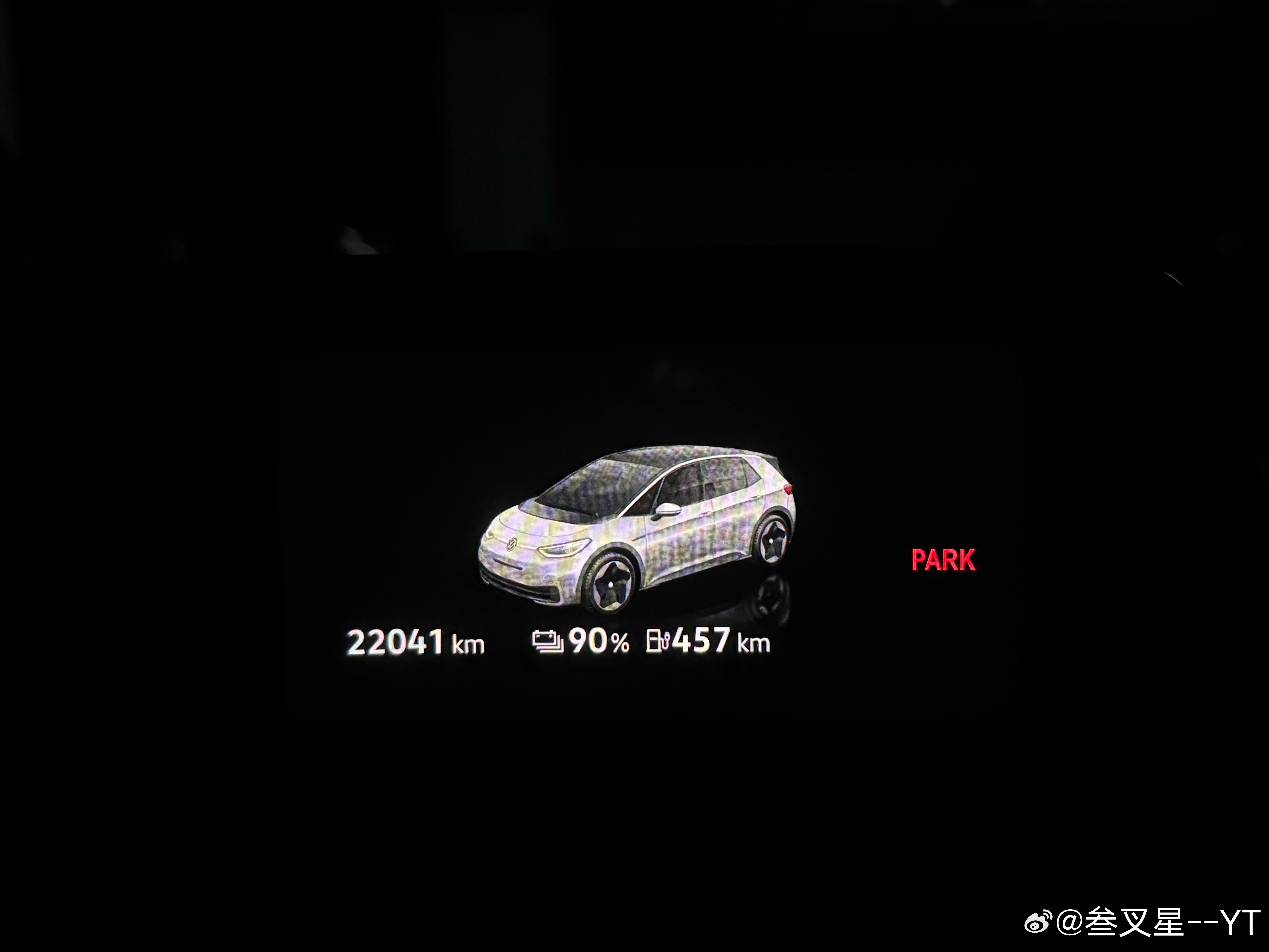 一车亦景  只充90%的电，表显续航就比官方续航要长了，这小车夏天续航还是很能打