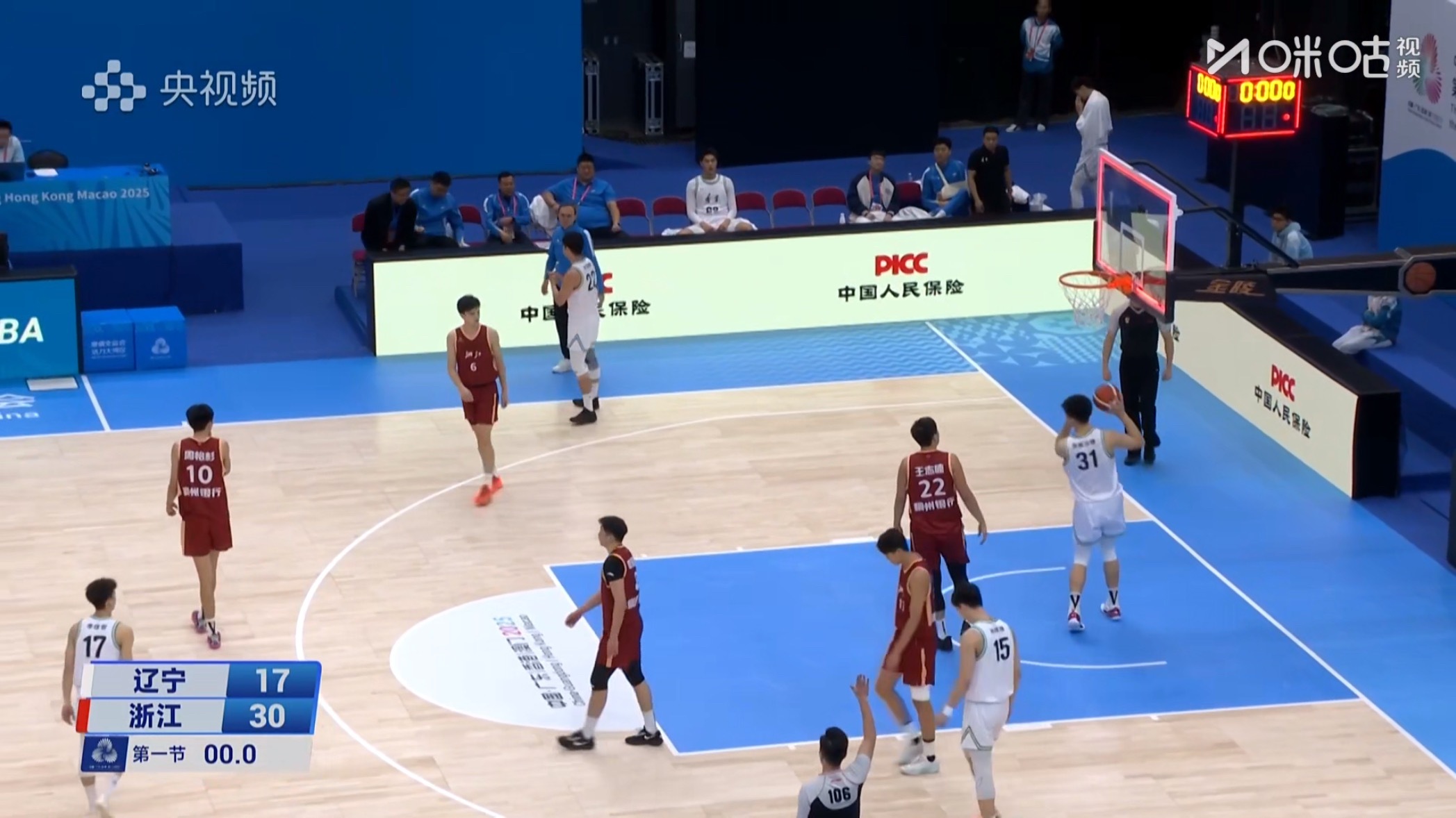 全运会男篮u22组5-6排位赛辽宁对浙江第一节比赛结束7人可打的辽宁队暂时落后1