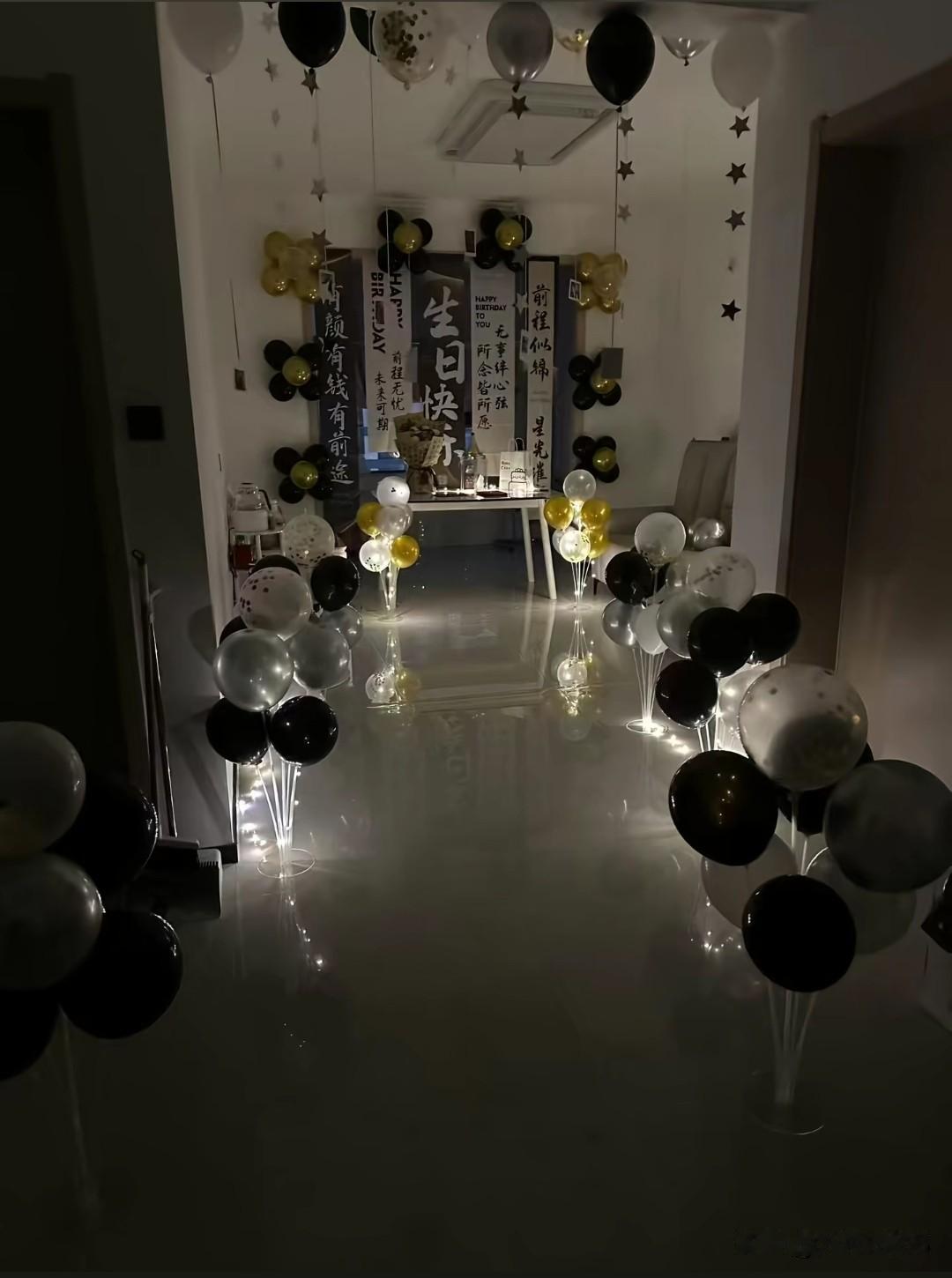 一点开朋友圈，我足足愣了3秒！

朋友过生日，他媳妇亲手设计的，不得不说真得有心