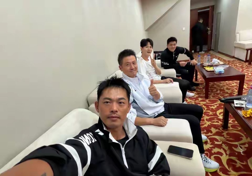 罕见国羽黄金f4合影：鲍春来反差最大，林丹最显眼，蔡赟依旧最帅 ​​​