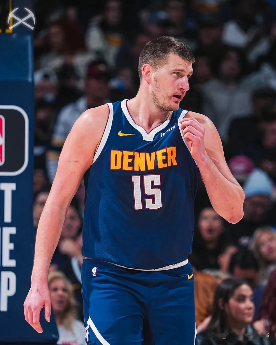 尼古拉·约基奇以以下成绩结束他的第三个 MVP 赛季：

参加过79场比赛
场均