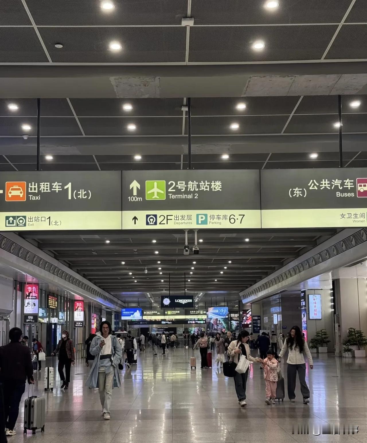 25岁小伙上班第二天，就被外派到越南接管当地管理项目，兴奋之余始料未及
……
2