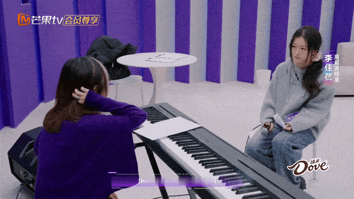 没有感情经历怎么唱情歌李佳蓓感情经历的缺失导致她无法深刻理解歌词内涵，老师建议她