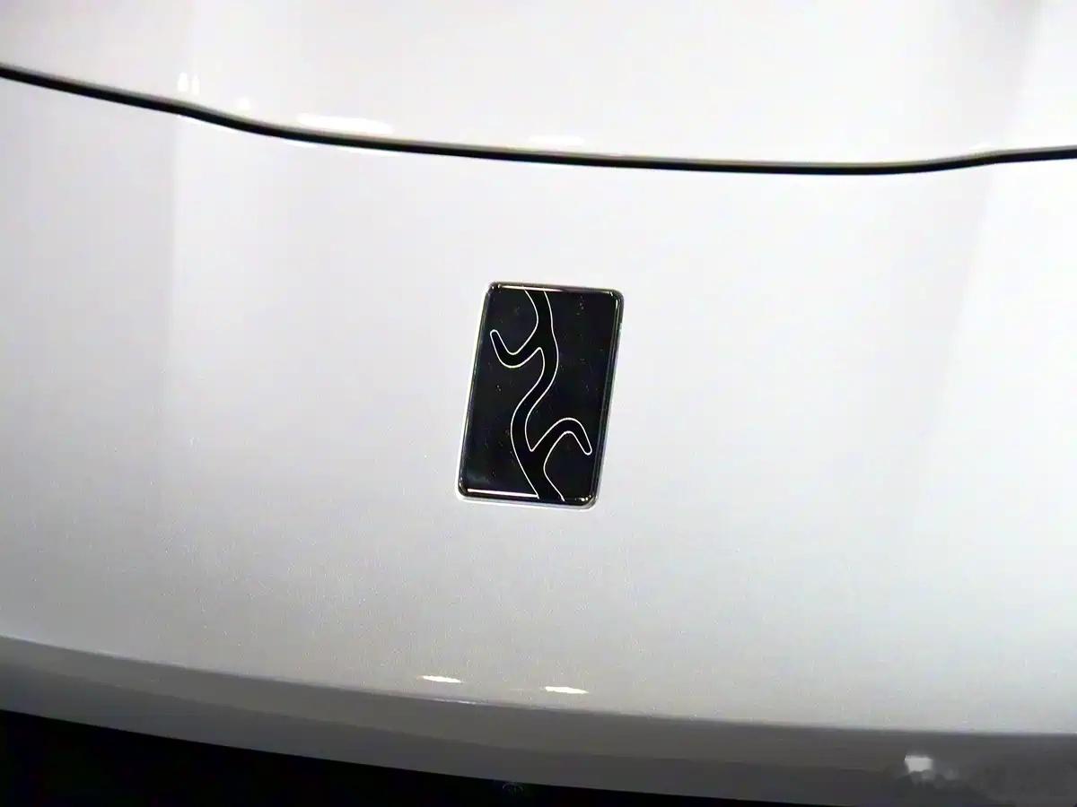 懂车之道讯日前，有消息称，仰望Ufly电动垂直起降飞行器已完成跨海飞行测试，顺利