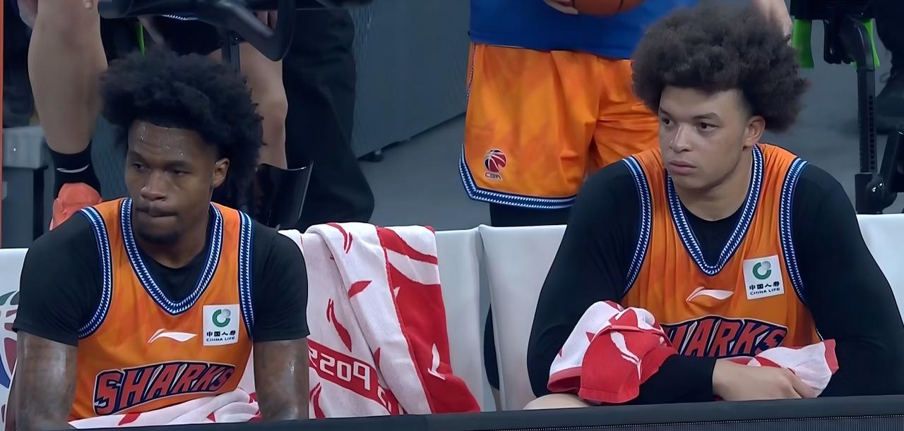 22分大胜广厦！谁是本场比赛的功臣，上海五虎首发太恐怖了！
谁能想到双杀北汽的广