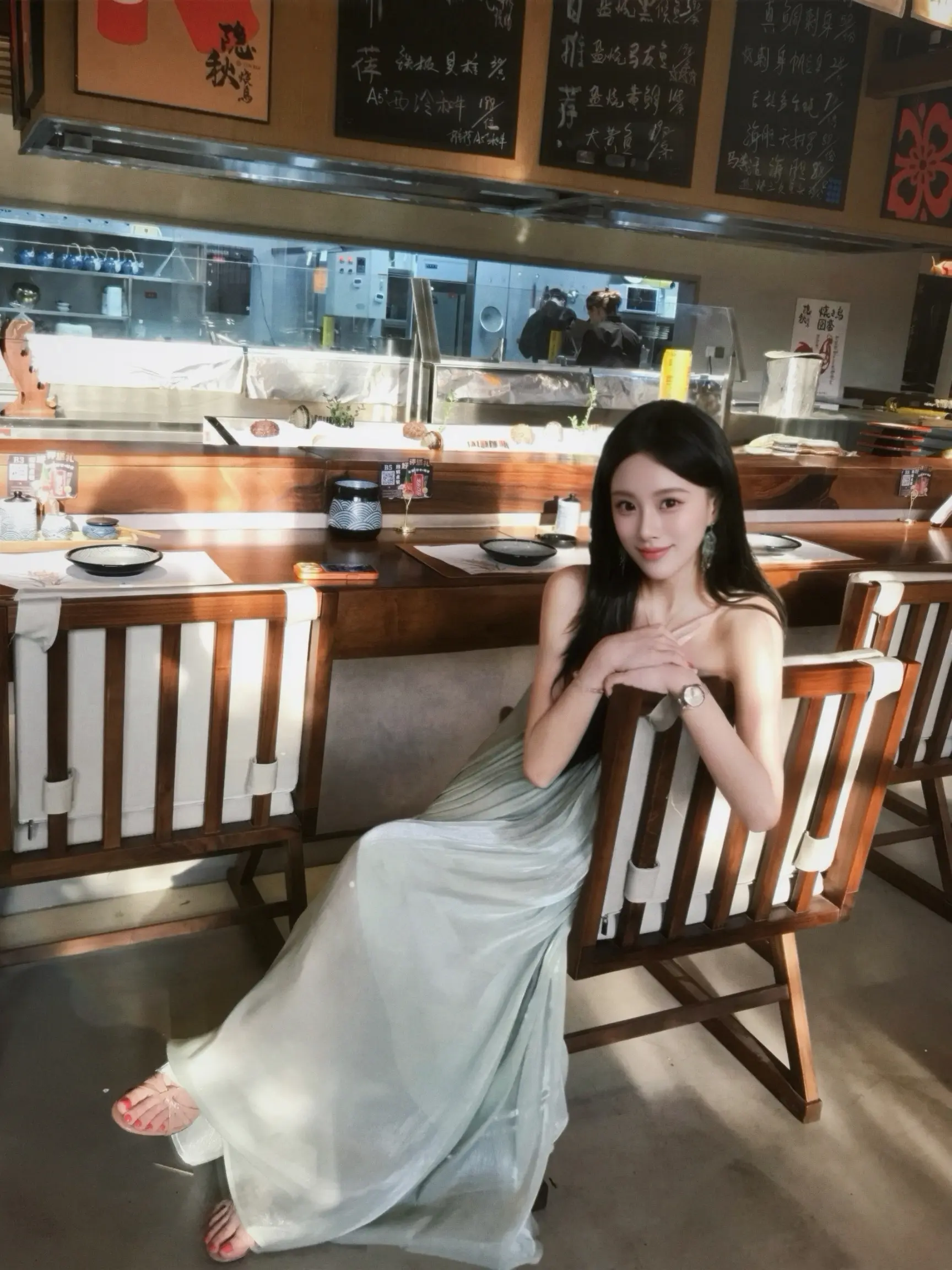 极度坦诚的人 一开始你会觉得她傻 慢慢你会发现 原来阳谋无解