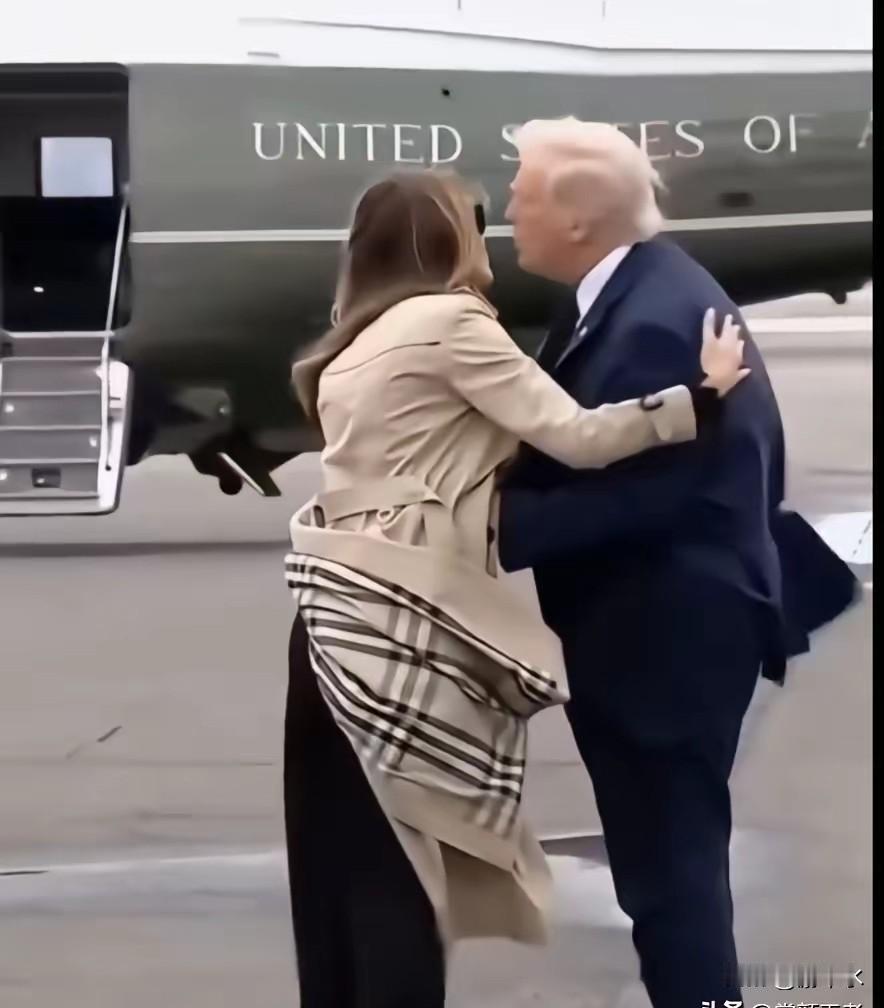 一刮就破的恩爱：特朗普夫妇被风戳穿的“营业现场”

      狂风在停机坪上呼