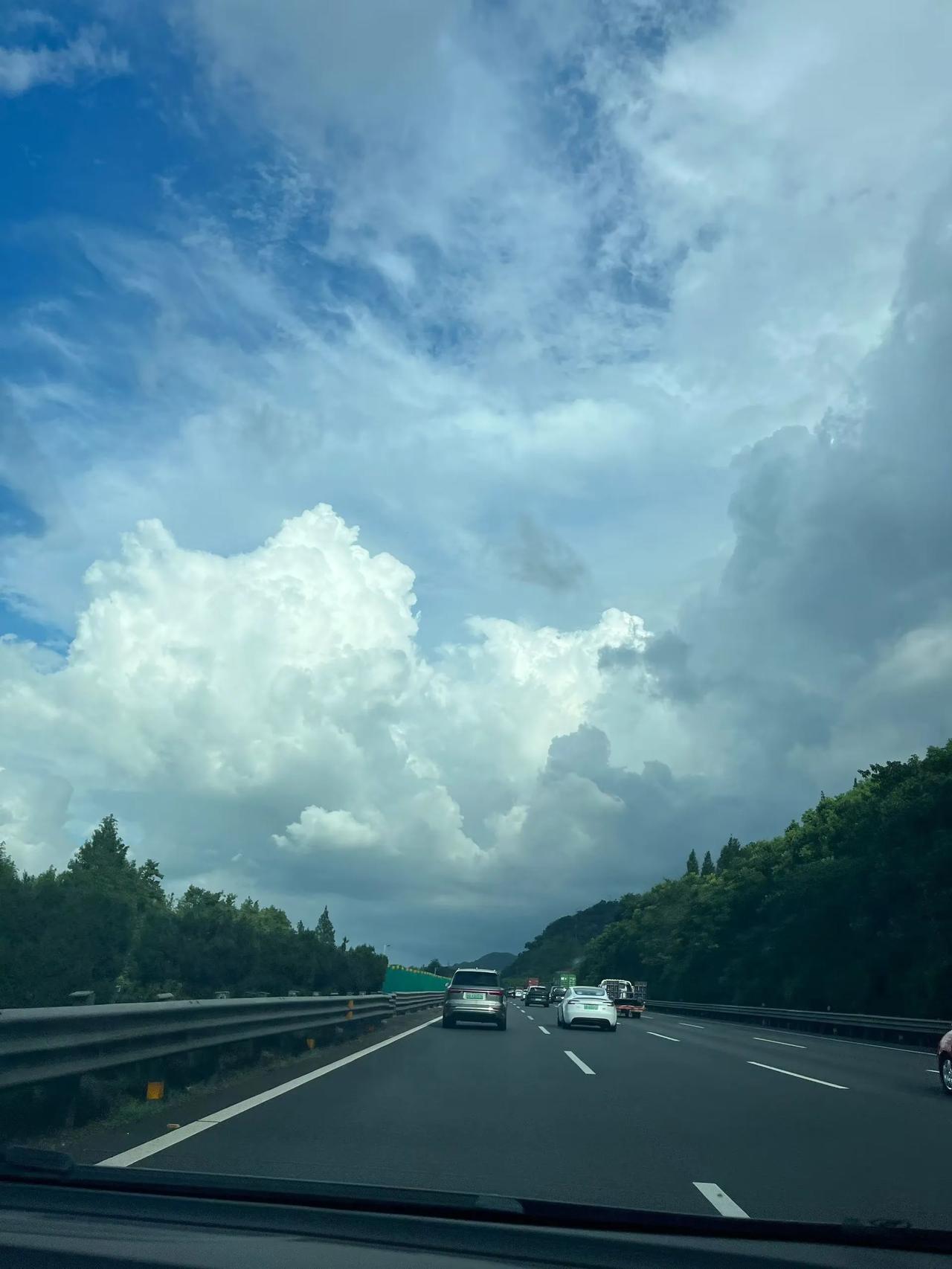 今夏台风有点多🌬️🌬️🌬️🌬️
今年夏天台风确实有点多！这不，第十九号台