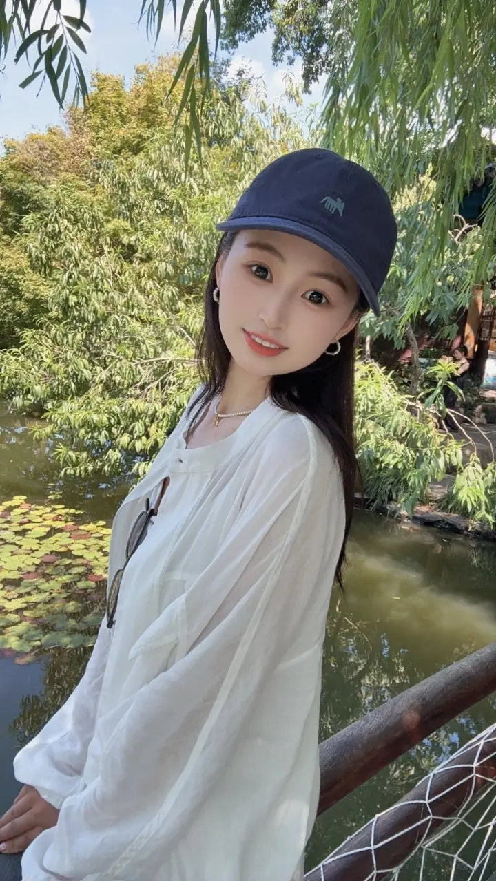 抬头已是秋，方觉岁月太匆匆！祝我们都好在这秋……