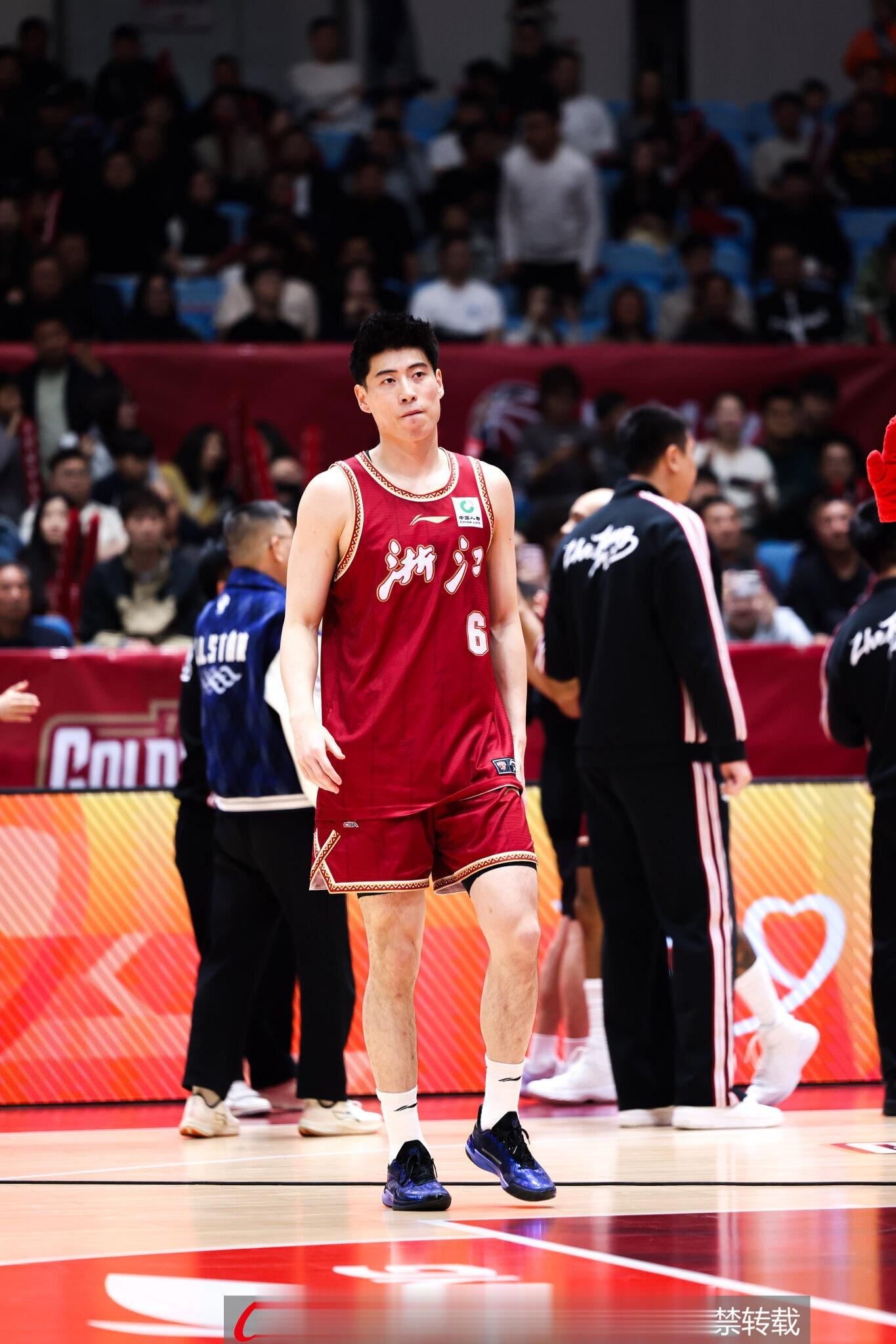 手感冰凉！程帅澎10中2得6分2板2助2断 三分5中1&罚球3中1