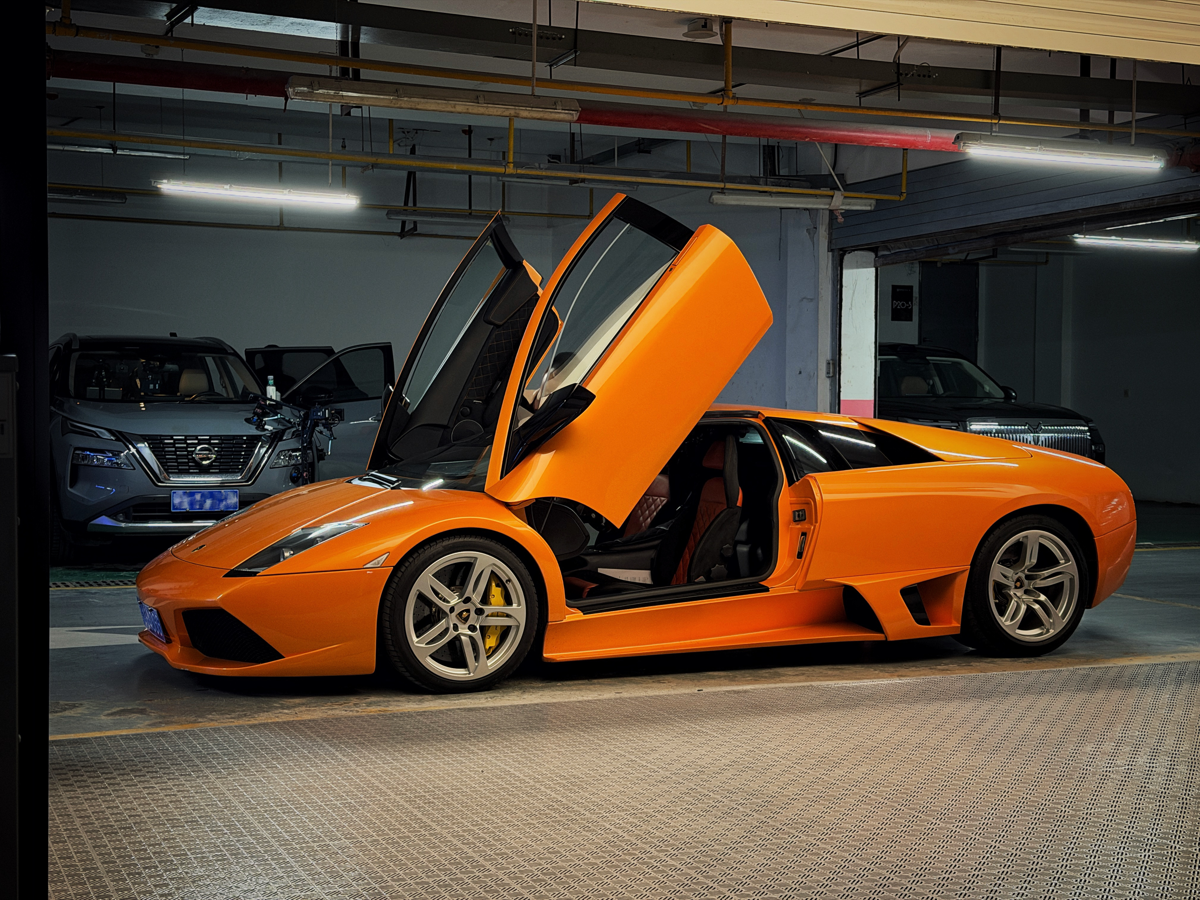 目前《欣哲频道》还有大约4000匹的车辆测评没有发，以及另外约4000匹的车没有