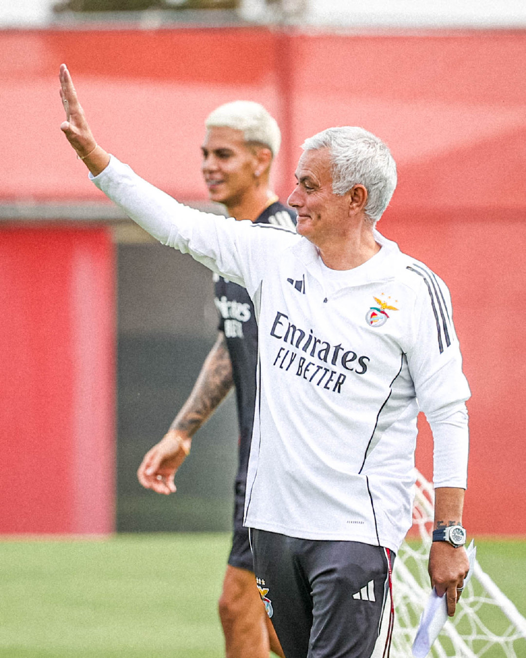 穆里尼奥率领本菲卡首次训练。halamadrid ​​​