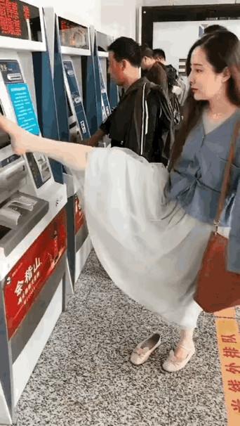 坚强！乐观！身残志坚！[赞]