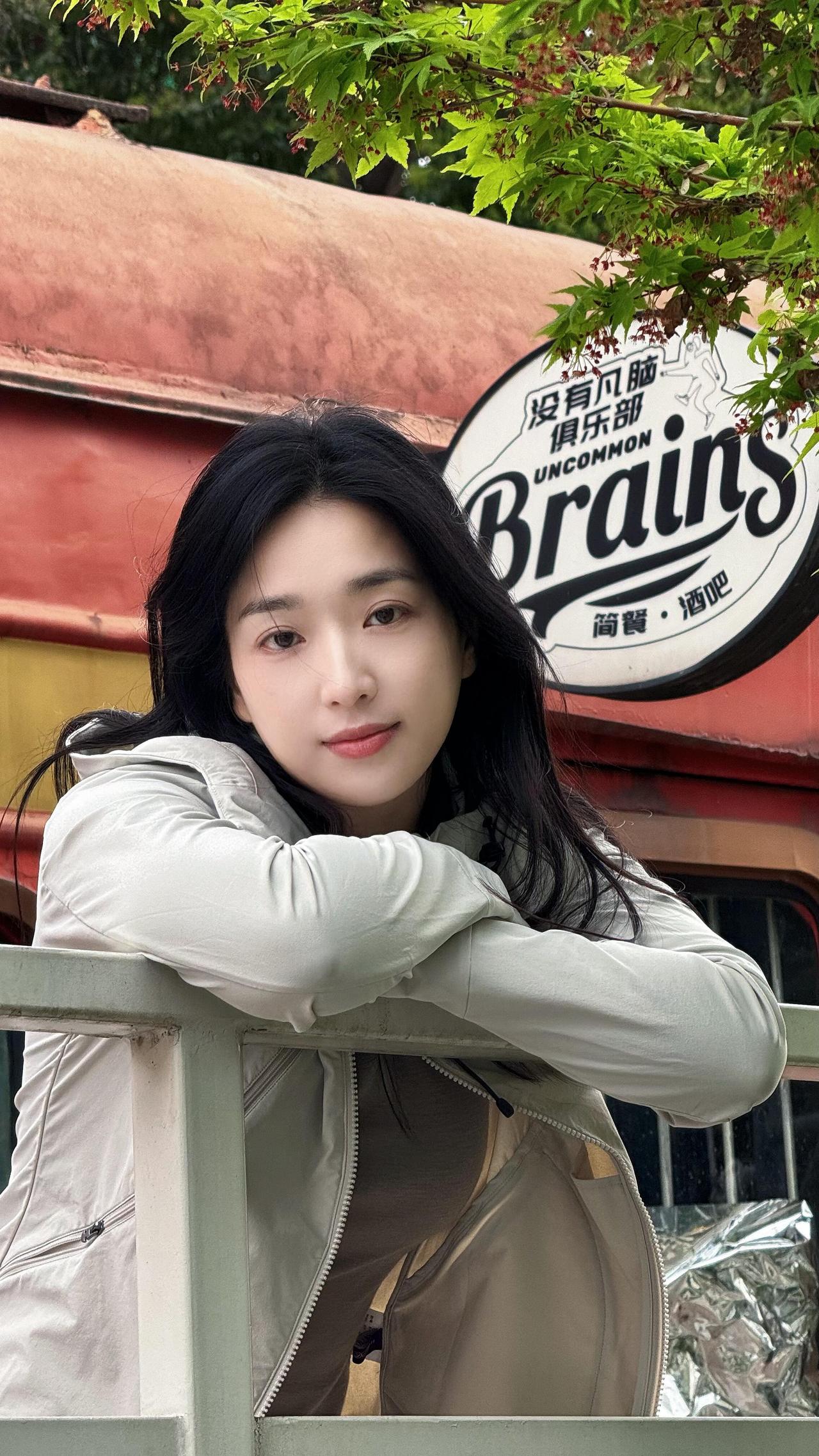 慢下来生活
生活不必太匆忙
慢下来，才是属于自己的时光
一帧安静，一份温柔
自在