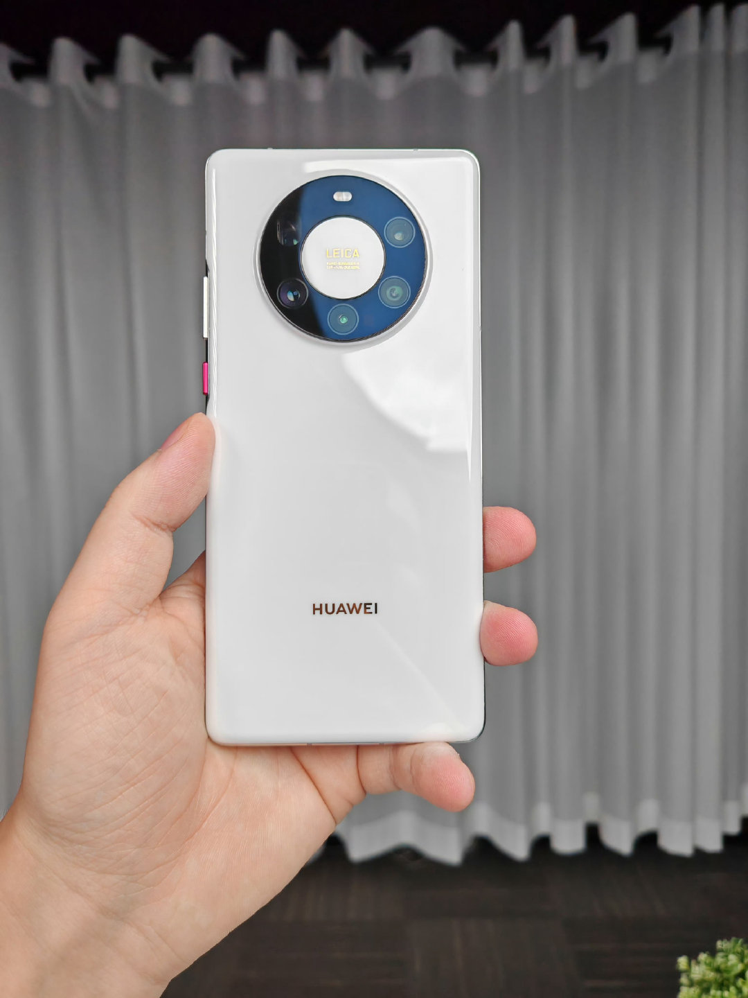 来自 的照片白陶瓷温润细腻黑陶瓷优雅深邃配合金标logo我的评价是：无与伦比，独