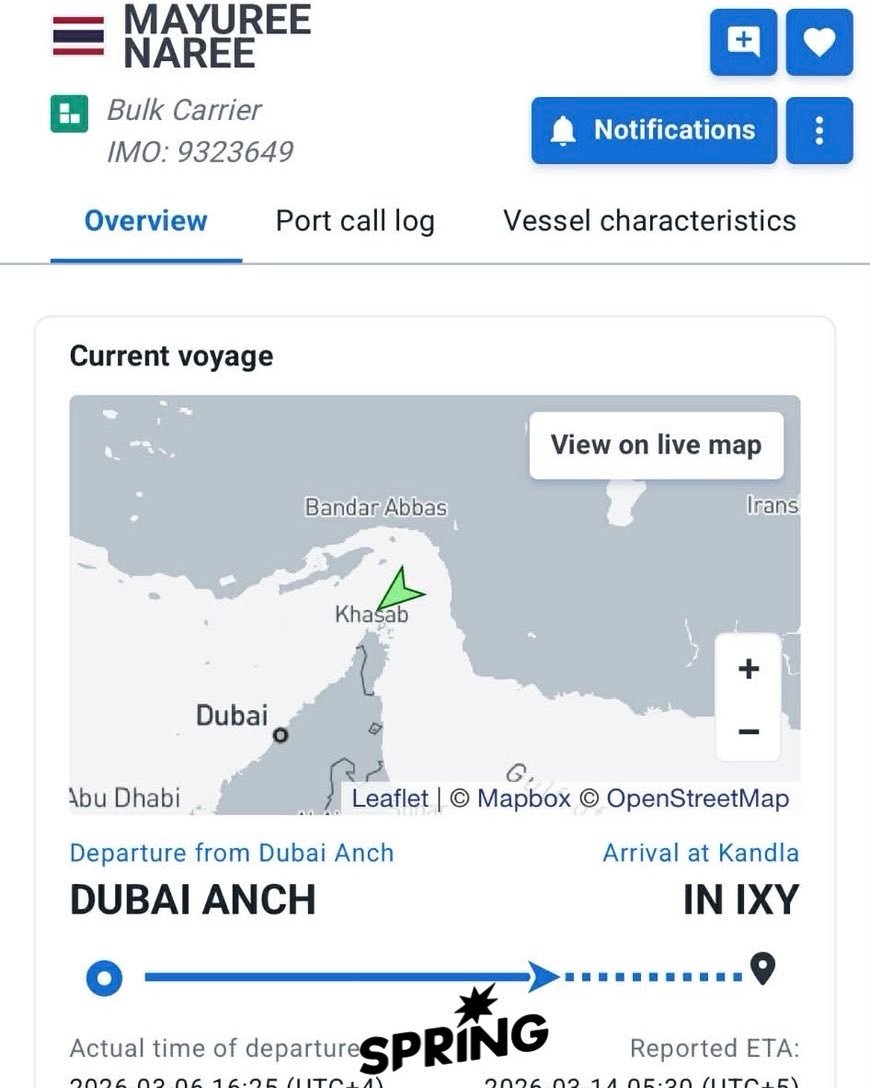 最新消息，伊朗袭击了一艘企图强闯霍尔木兹海峡的泰国货船，船体被炸出大洞、船体冒出