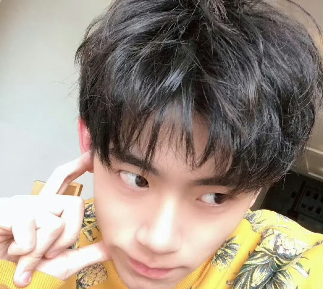 考古挖到宝了！原来李师傅当年也是靠颜值在短视频平台杀出一条血路的，这双狗狗眼真是