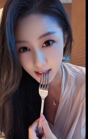 出轨这事
女人一旦踏出第一步，基本就回不了头了，要么零次，要么无数次。婚外情，看