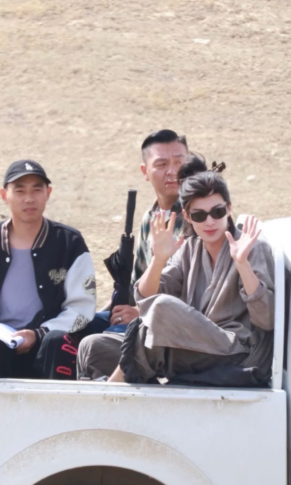 王鹤棣咸鱼飞升上班 ​​​