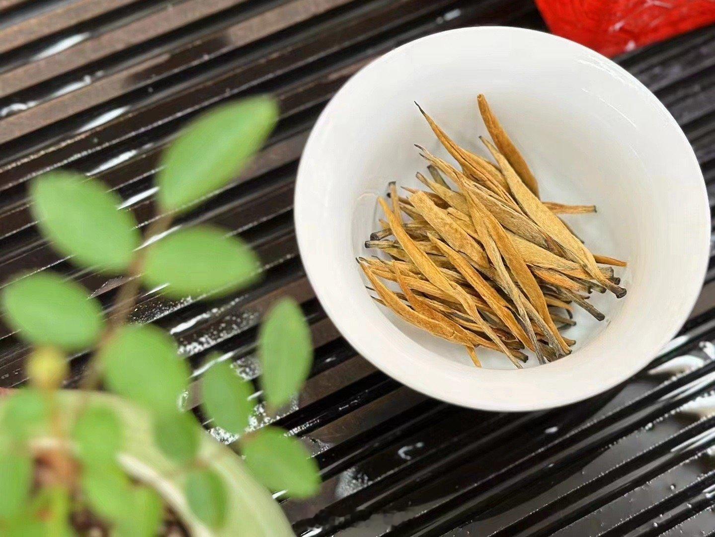 🍃🍃🍃🍃🍃🍃滇红金针，醇滑甘甜，蜜香浓郁纯正，一壶足以甜蜜一整天 
