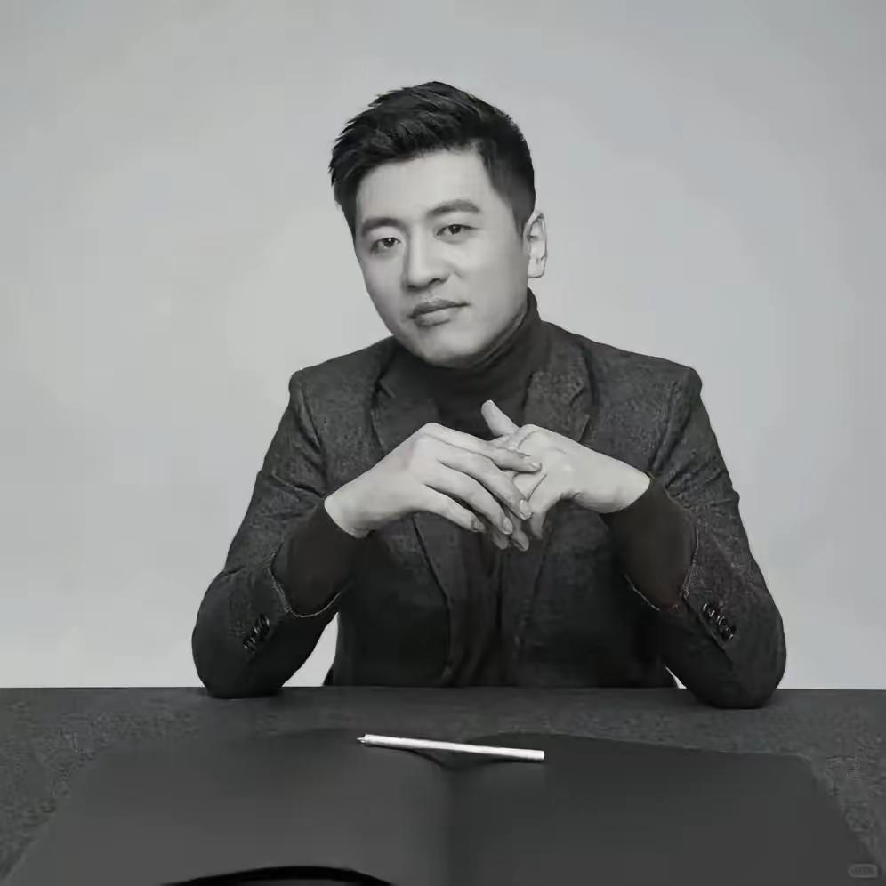 把温柔全给了别人，却把疲惫扛在自己肩上，这才是成年人最扎心的遗憾。
张雪峰的突然