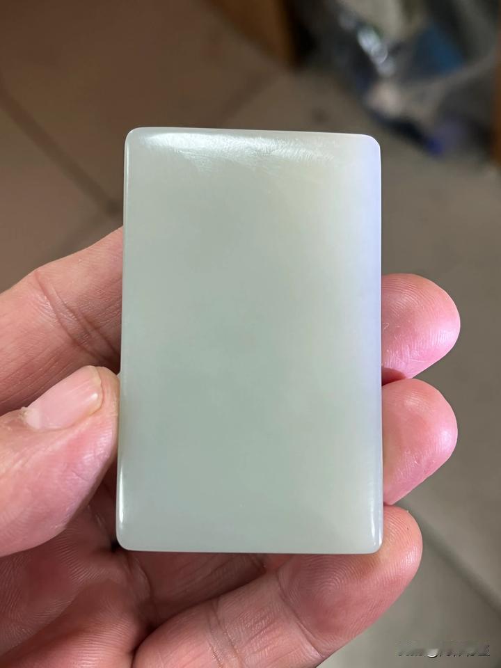 能过灯的且末近矿蓝调大牌子。难得的细腻干净油性十足。